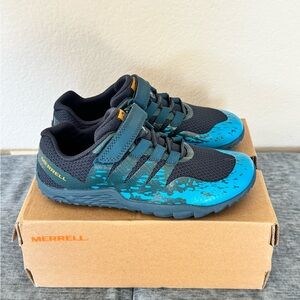 Merrell Unisex-Child Trail Glove 5 HIKING Sneaker - Size 3.5 (Big Boys)